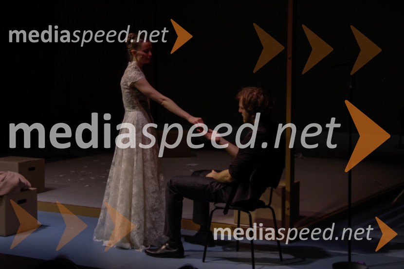  Ajda Smrekar, igralka;  Matej Puc, igralecNora, premiera v MGL Ljubljana