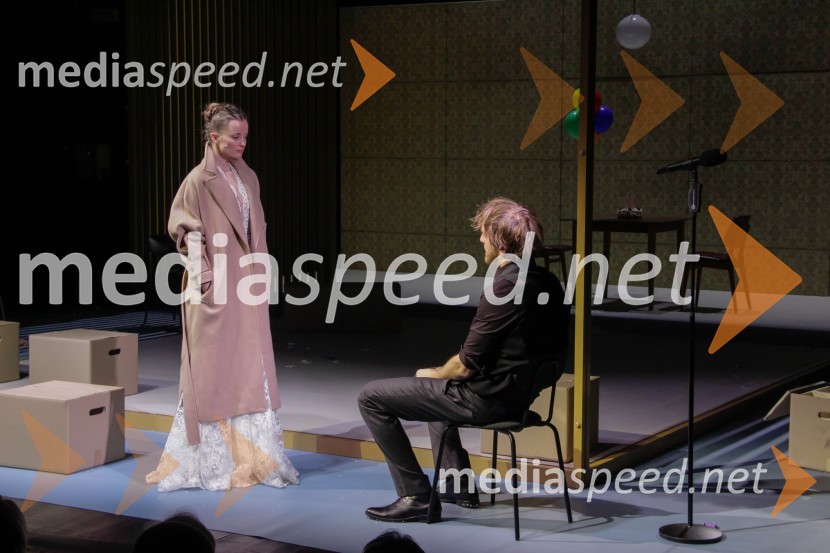  Ajda Smrekar, igralka;  Matej Puc, igralecNora, premiera v MGL Ljubljana