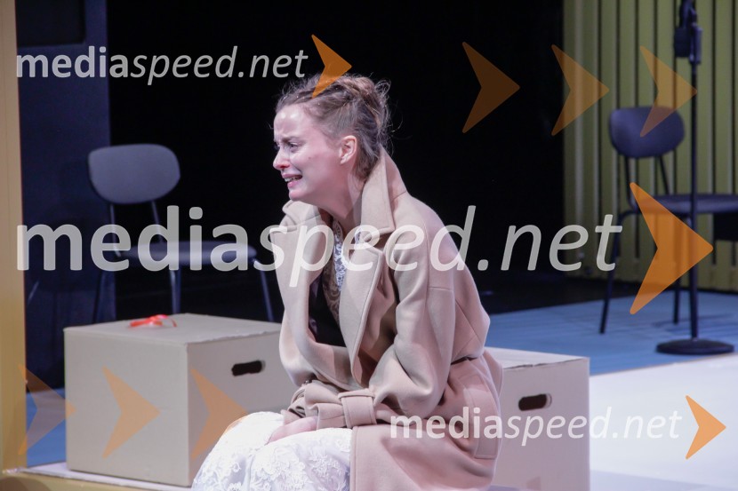  Ajda Smrekar, igralkaNora, premiera v MGL Ljubljana