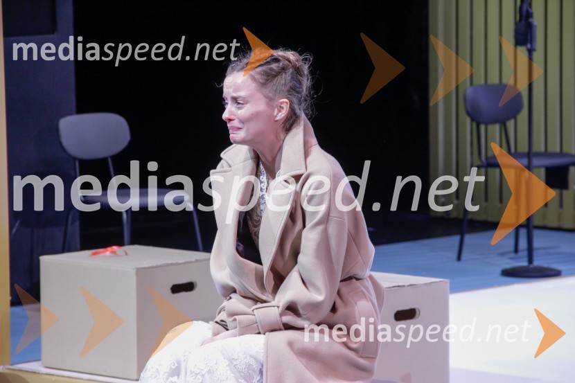  Ajda Smrekar, igralkaNora, premiera v MGL Ljubljana