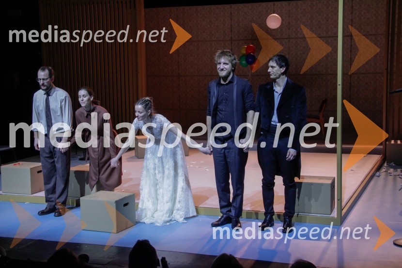  Jernej Gašperin, igralec;  Nina Rakovec, igralka, pevka;  Ajda Smrekar, igralka;  Matej   Puc, igralec;  Jurij Drevenšek, igralecNora, premiera v MGL Ljubljana