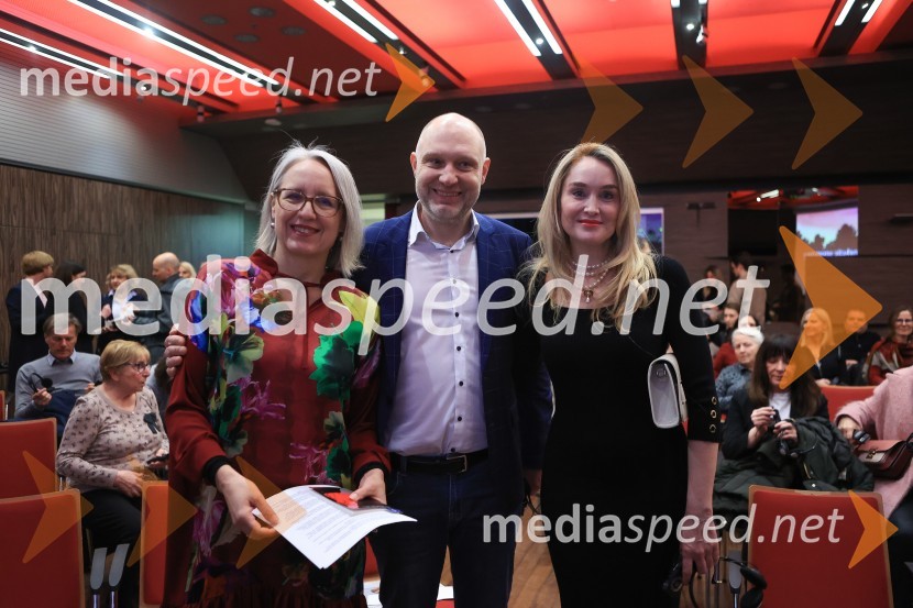  Ksenija Horvat, novinarka;  Mitja Čander, direktor, založba Beletrina;  Maja Čander, direktorica, zavod Kreativna bazaLiterature sveta Fabula 2023, otvoritev festivala