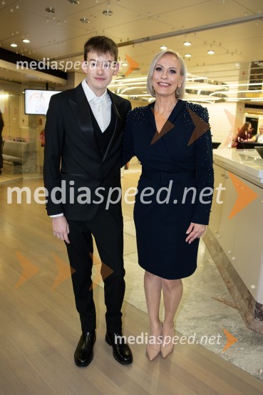  Aljaž Slak;  Petra Krčmar, novinarka, voditeljicaSlovenka leta 2023 je igralka Milena Zupančič