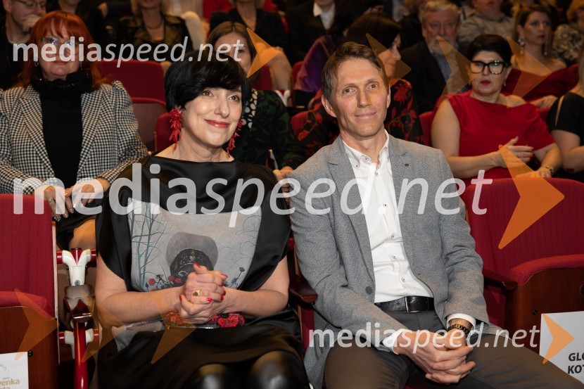  Melita Berzelak, odgovorna urednica revij Zarja in Pomagaj si sam;  Gregor Repič, direktor Salomon, d.o.o. Slovenka leta 2023 je igralka Milena Zupančič