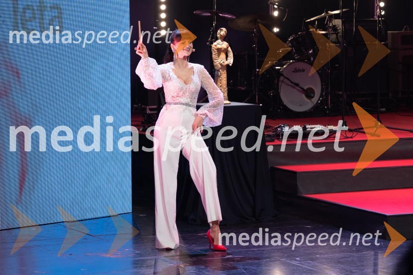  Nina Osenar Kontrec, pevka, voditeljica, modelSlovenka leta 2023 je igralka Milena Zupančič