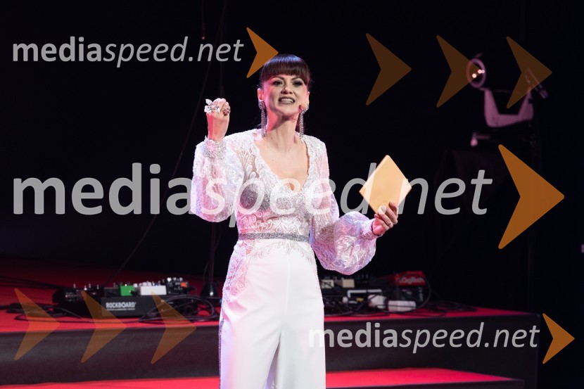  Nina Osenar Kontrec, pevka, voditeljica, modelSlovenka leta 2023 je igralka Milena Zupančič