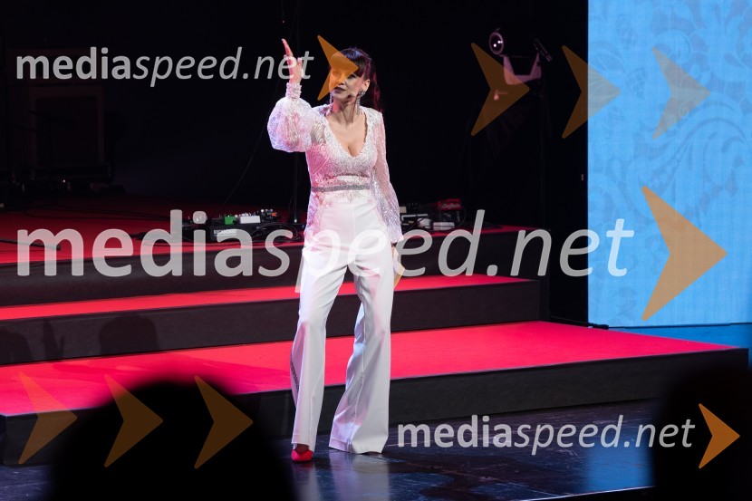  Nina Osenar Kontrec, pevka, voditeljica, modelSlovenka leta 2023 je igralka Milena Zupančič