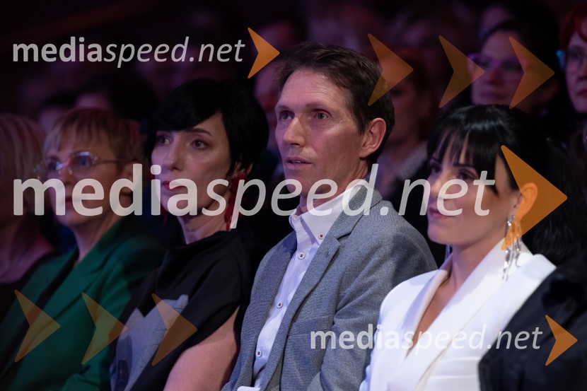  Melita Berzelak, odgovorna urednica revij Zarja in Pomagaj si sam;  Gregor Repič, direktor Salomon, d.o.o. Slovenka leta 2023 je igralka Milena Zupančič