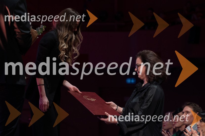  ... ; dr. Maja Čemažar, onkologinjaSlovenka leta 2023 je igralka Milena Zupančič