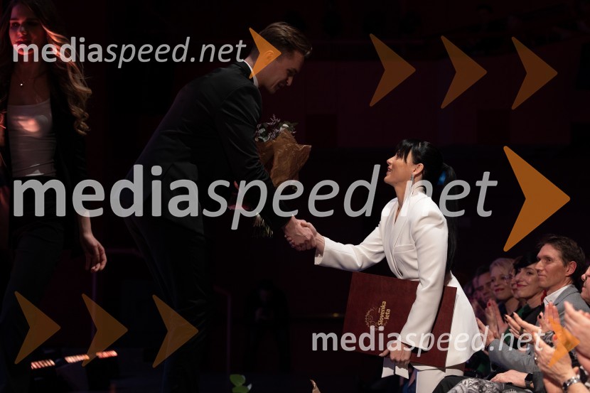  ... ;  Gloria Kotnik, deskarka na snegu Slovenka leta 2023 je igralka Milena Zupančič