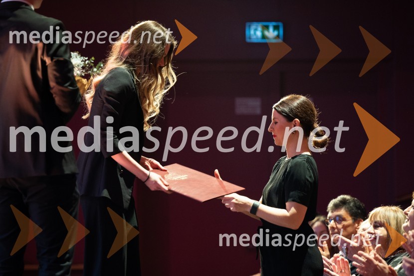  ... ;  Živa Ploj Peršuh, dirigentkaSlovenka leta 2023 je igralka Milena Zupančič