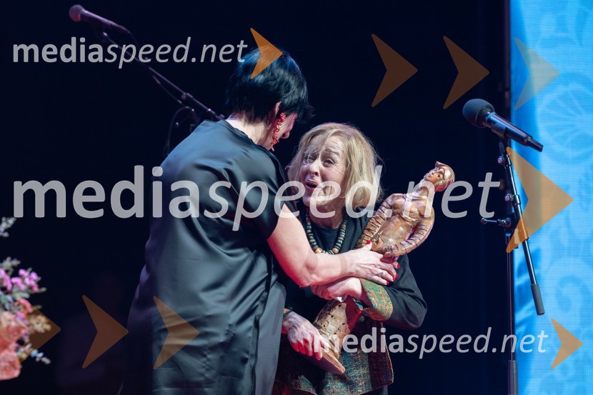  Melita Berzelak, odgovorna urednica revij Zarja in Pomagaj si sam;  Milena  Zupančič, igralkaSlovenka leta 2023 je igralka Milena Zupančič