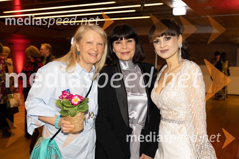  ... ;  Nina Gazibara, nekdanja manekenka;  Nina Osenar Kontrec, pevka, voditeljica, modelSlovenka leta 2023 je igralka Milena Zupančič