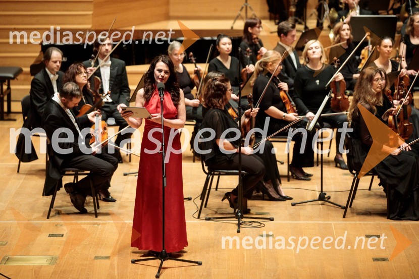  Tajda Lekše, voditeljica1. Finalni večer Mednarodnega klavirskega tekmovanja Festivala Ljubljana