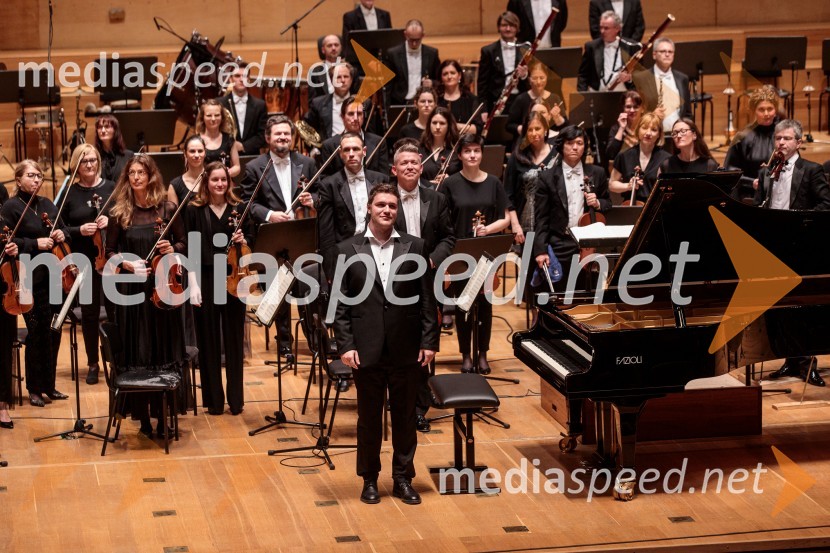  Kostandin Tashko, pianist1. Finalni večer Mednarodnega klavirskega tekmovanja Festivala Ljubljana