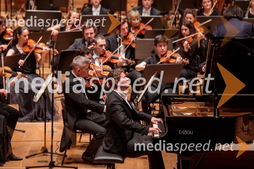  Kostandin Tashko, pianist1. Finalni večer Mednarodnega klavirskega tekmovanja Festivala Ljubljana