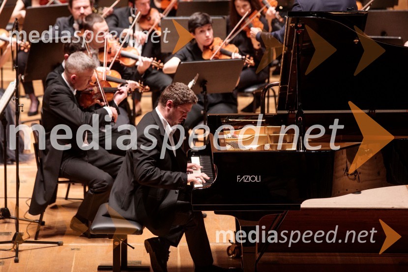  Kostandin Tashko, pianist1. Finalni večer Mednarodnega klavirskega tekmovanja Festivala Ljubljana