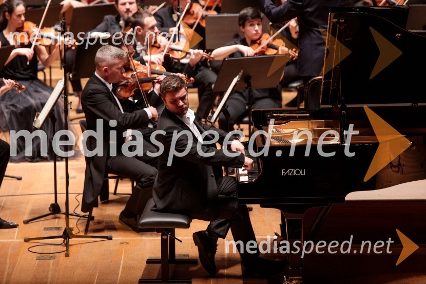  Kostandin Tashko, pianist1. Finalni večer Mednarodnega klavirskega tekmovanja Festivala Ljubljana