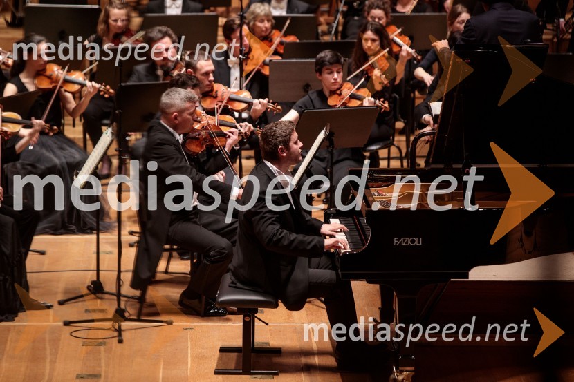  Kostandin Tashko, pianist1. Finalni večer Mednarodnega klavirskega tekmovanja Festivala Ljubljana