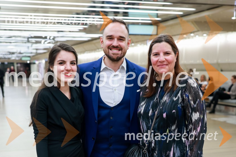  Evelin Frčec, Festival Ljubljana;  Žiga Lakner, pevec;  Teja Pelko, novinarka, Svet242. finalni večer Mednarodnega klavirskega tekmovanja, zaključek 6. zimskega festivala