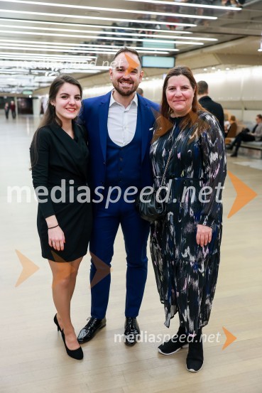  Evelin Frčec, Festival Ljubljana;  Žiga Lakner, pevec;  Teja Pelko, novinarka, Svet242. finalni večer Mednarodnega klavirskega tekmovanja, zaključek 6. zimskega festivala