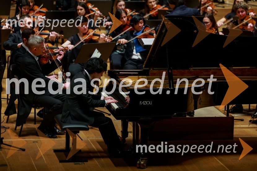  Yuanfan Yang, pianist2. finalni večer Mednarodnega klavirskega tekmovanja, zaključek 6. zimskega festivala