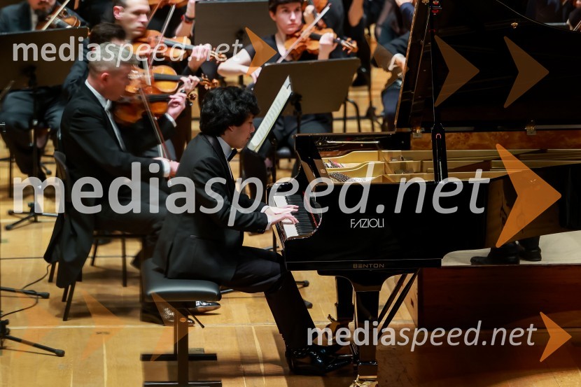  Yuanfan Yang, pianist2. finalni večer Mednarodnega klavirskega tekmovanja, zaključek 6. zimskega festivala
