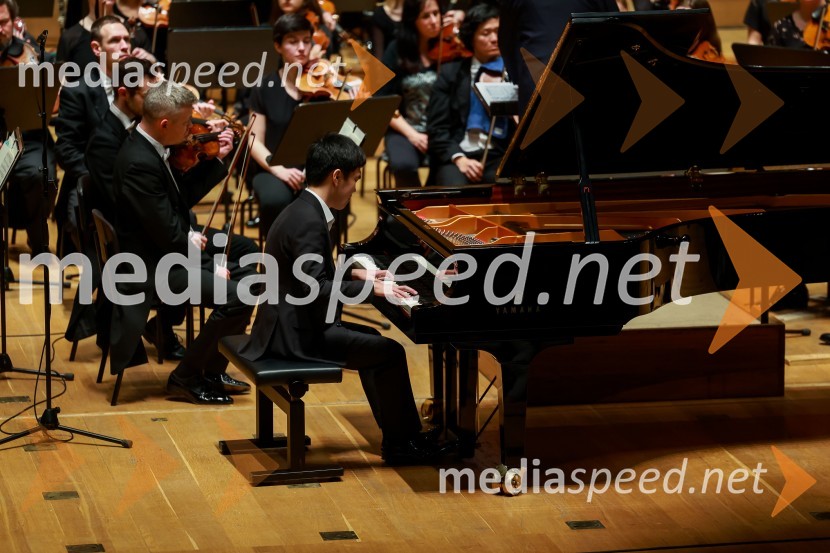  Yangrui Cai, pianist2. finalni večer Mednarodnega klavirskega tekmovanja, zaključek 6. zimskega festivala