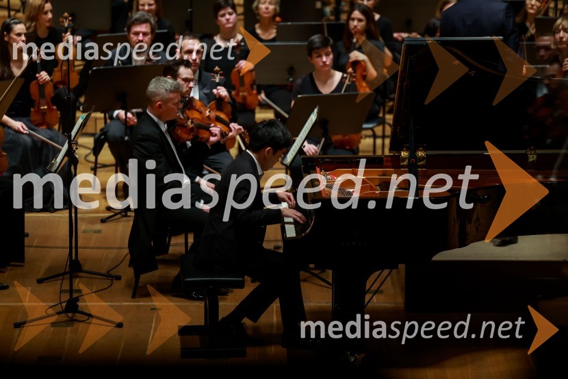  Yangrui Cai, pianist2. finalni večer Mednarodnega klavirskega tekmovanja, zaključek 6. zimskega festivala