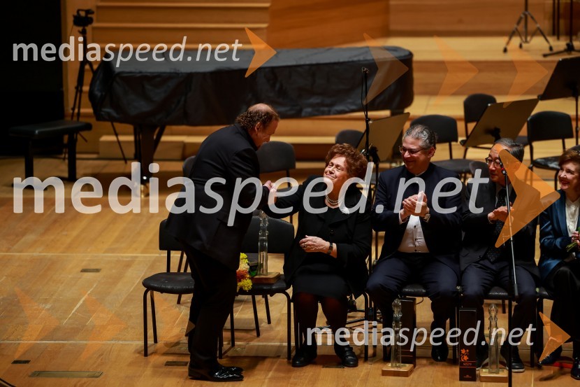  Darko  Brlek, direktor in umetniški vodja, Festival Ljubljana;  Dubravka  Tomšič Srebotnjak, pianistka2. finalni večer Mednarodnega klavirskega tekmovanja, zaključek 6. zimskega festivala