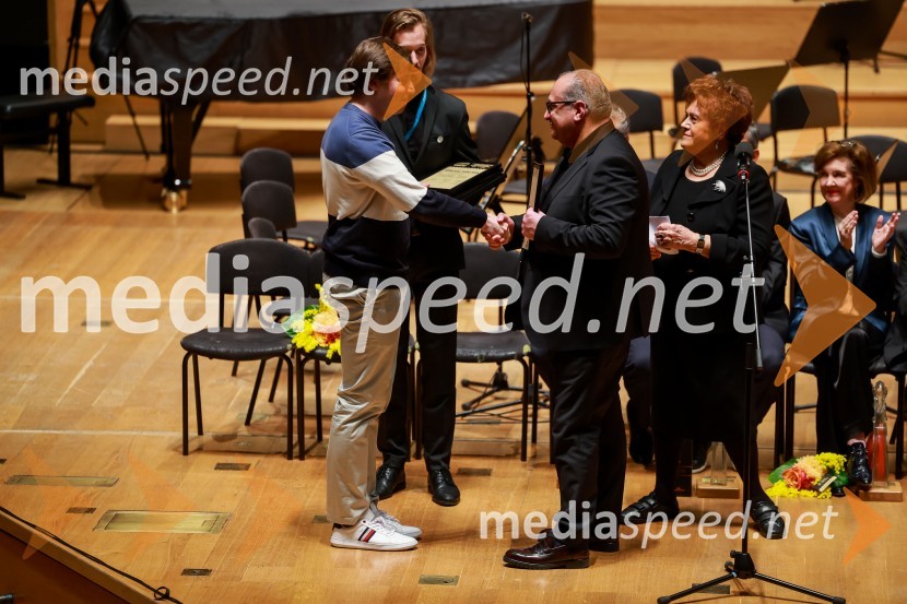  Ilja Šmukler, pianist;  Epifanio Comis, pianist, umetniški vodja tekmovanja Mednarodno klavirsko tekmovanje2. finalni večer Mednarodnega klavirskega tekmovanja, zaključek 6. zimskega festivala