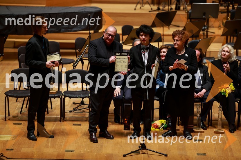  ... ;  Epifanio Comis, pianist, umetniški vodja tekmovanja Mednarodno klavirsko tekmovanje;  Yuanfan Yang, pianist;  Dubravka  Tomšič Srebotnjak, pianistka2. finalni večer Mednarodnega klavirskega tekmovanja, zaključek 6. zimskega festivala