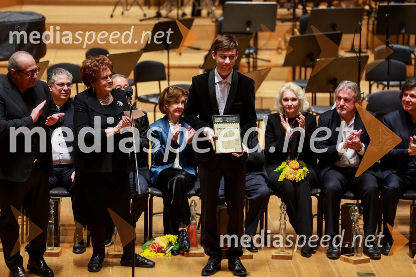  Epifanio Comis, pianist, umetniški vodja tekmovanja Mednarodno klavirsko tekmovanje;  Dubravka  Tomšič Srebotnjak, pianistka;  Vladislav Khandohi, pianist2. finalni večer Mednarodnega klavirskega tekmovanja, zaključek 6. zimskega festivala