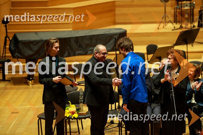  ... ;  Epifanio Comis, pianist, umetniški vodja tekmovanja Mednarodno klavirsko tekmovanje;  Urban Stanič, pianist;  Dubravka  Tomšič Srebotnjak, pianistka2. finalni večer Mednarodnega klavirskega tekmovanja, zaključek 6. zimskega festivala