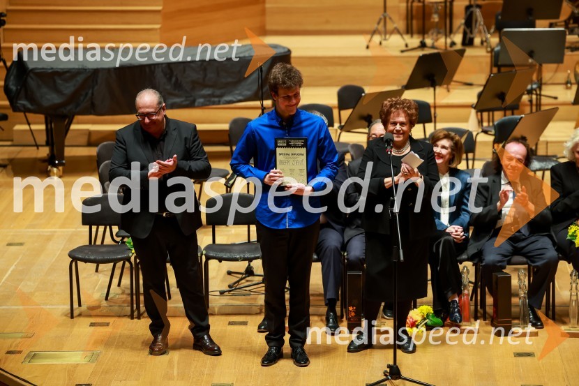  Epifanio Comis, pianist, umetniški vodja tekmovanja Mednarodno klavirsko tekmovanje;  Urban Stanič, pianist;  Dubravka  Tomšič Srebotnjak, pianistka2. finalni večer Mednarodnega klavirskega tekmovanja, zaključek 6. zimskega festivala