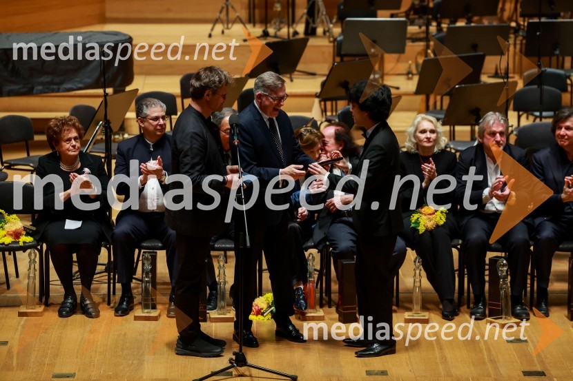  ... ;  ... ;  Jonathan Mak, pianist2. finalni večer Mednarodnega klavirskega tekmovanja, zaključek 6. zimskega festivala