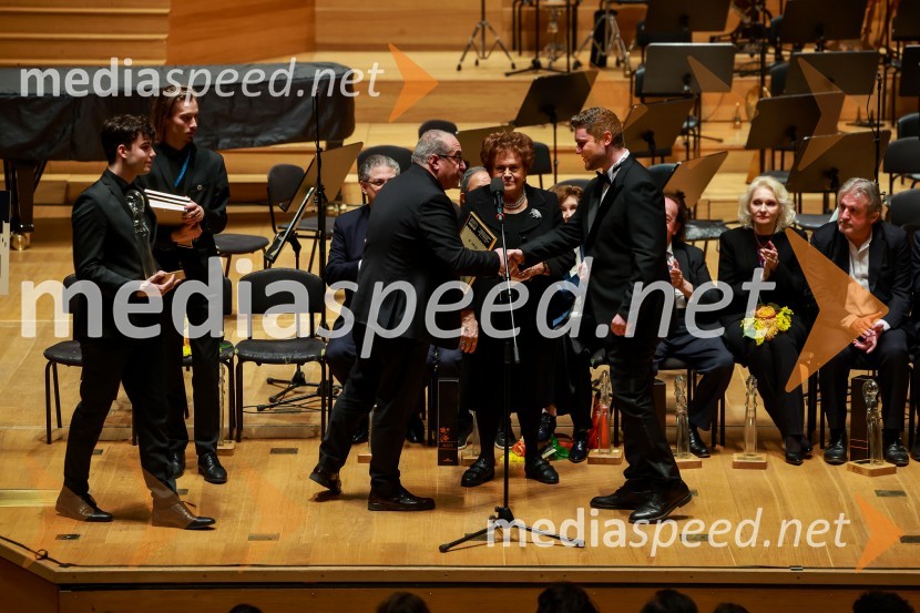  Epifanio Comis, pianist, umetniški vodja tekmovanja Mednarodno klavirsko tekmovanje;  Kostandin Tashko, pianist2. finalni večer Mednarodnega klavirskega tekmovanja, zaključek 6. zimskega festivala