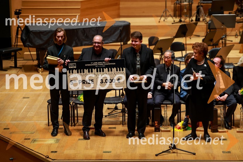  ... ;  Epifanio Comis, pianist, umetniški vodja tekmovanja Mednarodno klavirsko tekmovanje;  Roman Lopatinski, pianist;  Dubravka  Tomšič Srebotnjak, pianistka2. finalni večer Mednarodnega klavirskega tekmovanja, zaključek 6. zimskega festivala