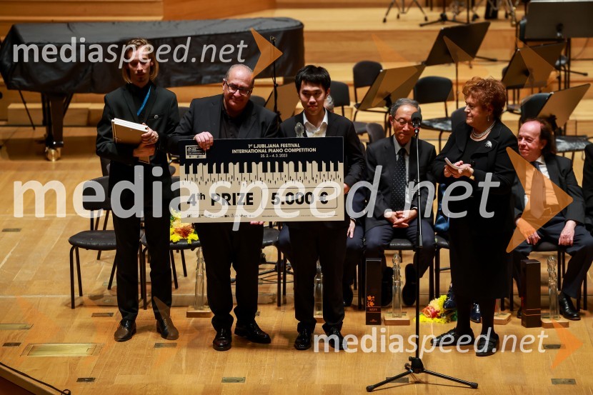  ... ;  Epifanio Comis, pianist, umetniški vodja tekmovanja Mednarodno klavirsko tekmovanje;  Yangrui Cai, pianist;  Dubravka  Tomšič Srebotnjak, pianistka2. finalni večer Mednarodnega klavirskega tekmovanja, zaključek 6. zimskega festivala