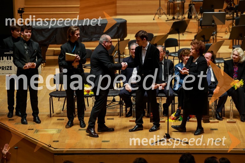  Epifanio Comis, pianist, umetniški vodja tekmovanja Mednarodno klavirsko tekmovanje;  Vladislav Khandohi, pianist2. finalni večer Mednarodnega klavirskega tekmovanja, zaključek 6. zimskega festivala