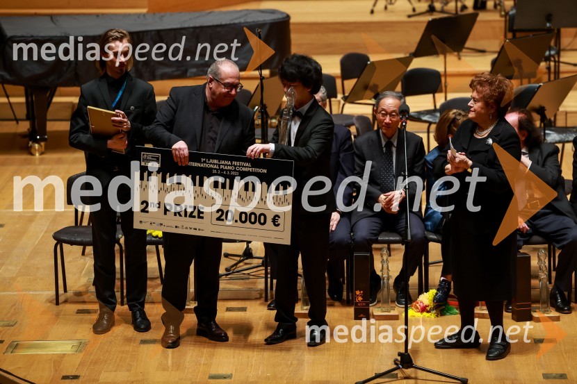  ... ;  Epifanio Comis, pianist, umetniški vodja tekmovanja Mednarodno klavirsko tekmovanje;  Yuanfan Yang, pianist;  Dubravka  Tomšič Srebotnjak, pianistka2. finalni večer Mednarodnega klavirskega tekmovanja, zaključek 6. zimskega festivala