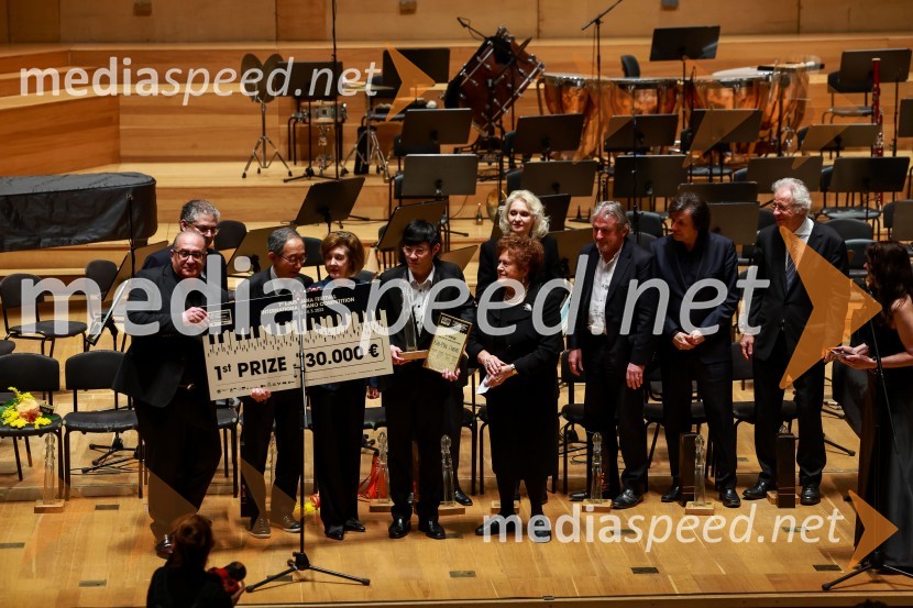  Epifanio Comis, pianist, umetniški vodja tekmovanja Mednarodno klavirsko tekmovanje;  ... ;  ... ;  Kai-Min Chang, pianist;  Dubravka  Tomšič Srebotnjak, pianistka2. finalni večer Mednarodnega klavirskega tekmovanja, zaključek 6. zimskega festivala