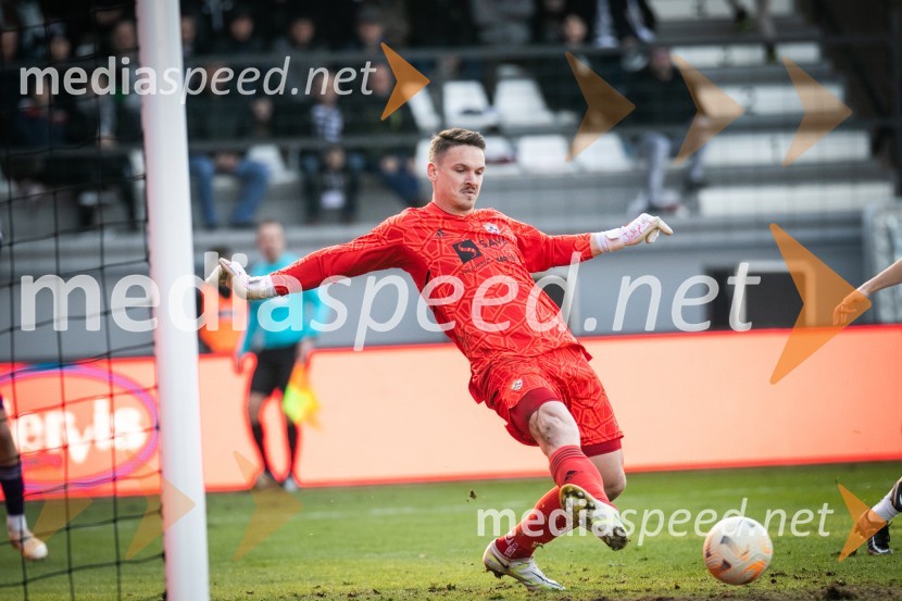  Ažbe Jug, vratar, NK MariborNŠ Mura v 25. krogu Prve lige Telemach končala zmagovalni niz NK Maribor