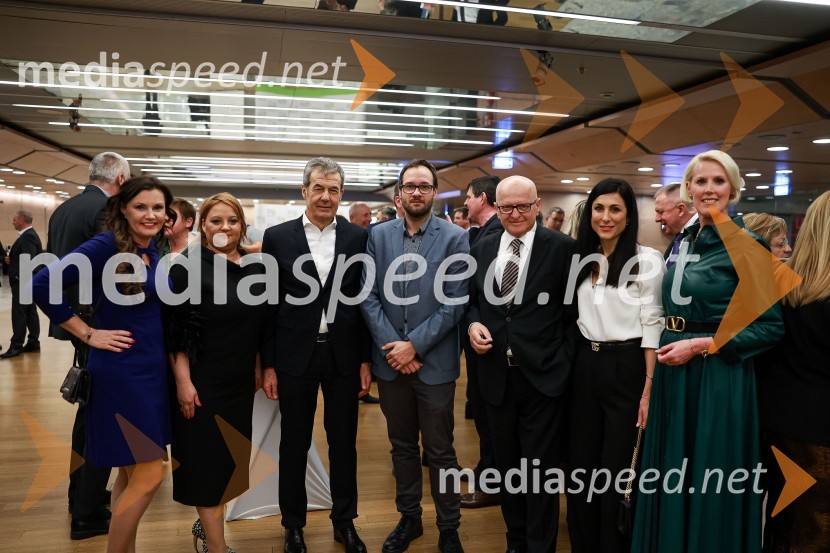  Andreja Jernejčič, direktorica podjetja za piar, digitalni piar, komuniciranje, treninge javnega nastopanja in izobraževanja Lin&Nil; mag. Sabina Sobočan, direktorica, Varis Lendava d.d.;  Stojan Petrič, nekdanji predsednik uprave družbe FMR;  Nejc Gole, novinar gospodarske redakcije ;  Marjan Eberlinc, direktor, družba Plinovodi d.o.o.;  Sanja Savič, Pwc;  Petra Juvančič, izvršna direktorica, Združenje Manager55. podelitev Nagrad GZS za izjemne gospodarske in podjetniške dosežke