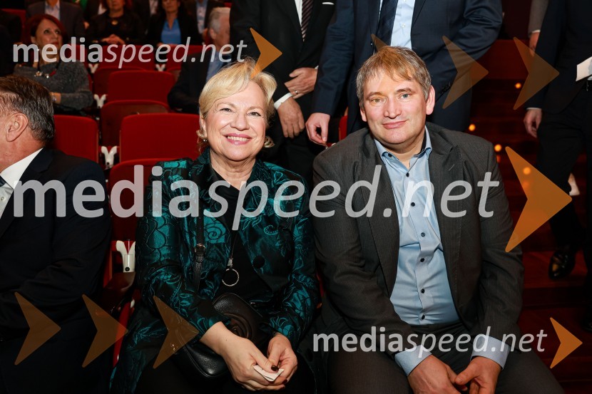  Sabrina Pečelin, vodja odnosov z javnostmi pri Porsche Slovenija d.o.o.; dr. Slavko Ažman, Porsche Slovenia55. podelitev Nagrad GZS za izjemne gospodarske in podjetniške dosežke