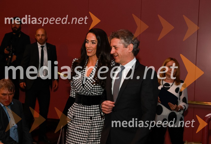  Tina Gaber, fotomodel; dr. Robert Golob, predsednik vlade RS55. podelitev Nagrad GZS za izjemne gospodarske in podjetniške dosežke