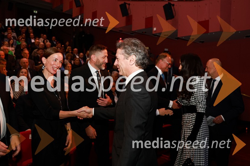 dr. Eva Boštjančič, vodja katedrov za psihologijo dela in organizacije, Filozofska fakulteta v Ljubljani; dr. Robert Golob, predsednik vlade RS55. podelitev Nagrad GZS za izjemne gospodarske in podjetniške dosežke