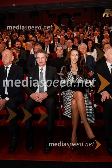 dr. Robert Golob, predsednik vlade RS;  Tina Gaber, fotomodel55. podelitev Nagrad GZS za izjemne gospodarske in podjetniške dosežke