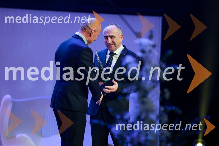  Miran Stanovnik, motorist, nekdanji župan Občine Log - Dragomer, voditelj oddaje Survivor ;  Ivan Cajzek, direktor družbe GIC gradnje55. podelitev Nagrad GZS za izjemne gospodarske in podjetniške dosežke