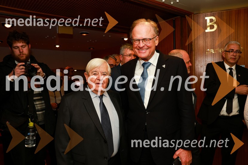  Milan Kučan, nekdanji predsednik Republike Slovenije;  Janez  Škrabec, direktor Riko d.o.o.55. podelitev Nagrad GZS za izjemne gospodarske in podjetniške dosežke